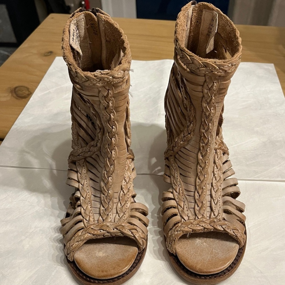 Freebird Bela Sandals,excellent used & clean condition, Size 7, heel height 3.25
